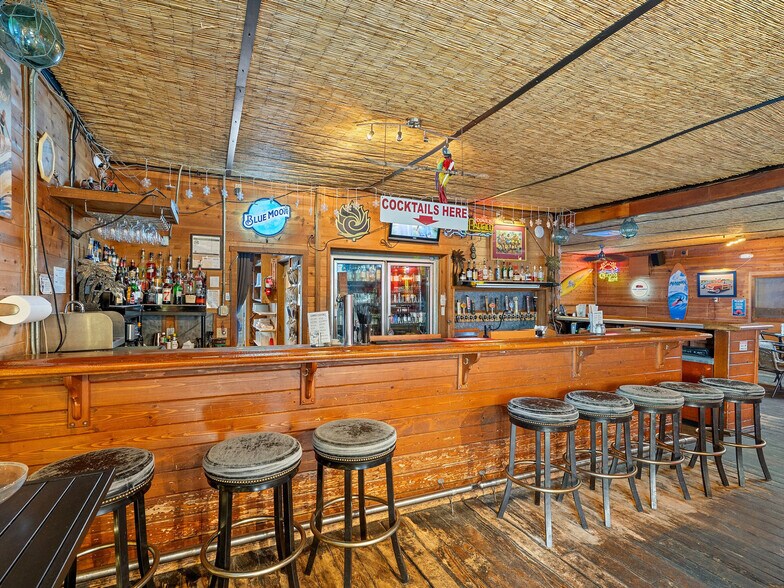 More Photos Of 127 Laneda Ave, Manzanita Bar For Sale