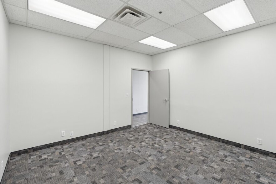 More Photos Of 4511 Glenmore Trl SE, Calgary Showroom For Sale