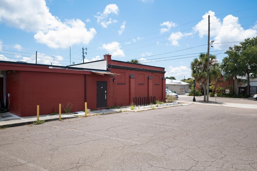 More Photos Of 325 E Lemon St, Tarpon Springs Warehouse For Sale