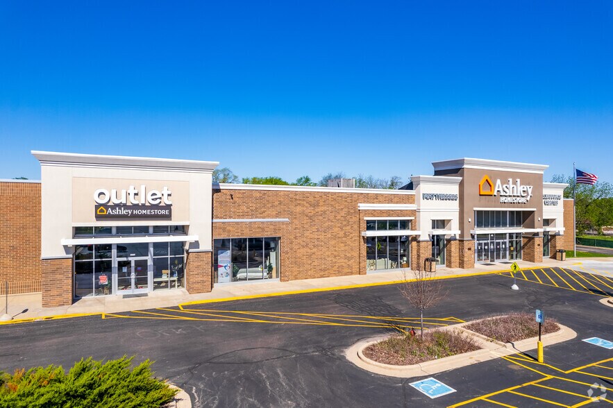 More Photos Of 4777 S 27th St, Greenfield Freestanding For Lease