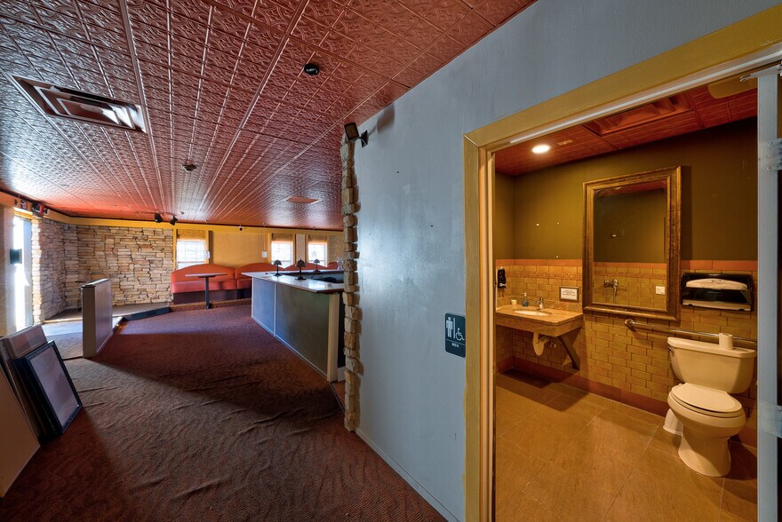 More Photos Of 369 N Palm Canyon Dr, Palm Springs Restaurant For Lease