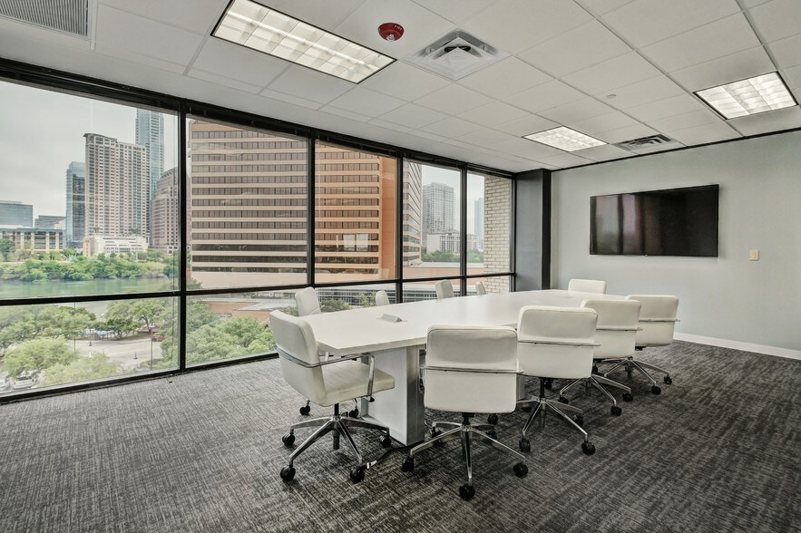 More Photos Of 210 Barton Springs Rd, Austin Office For Lease