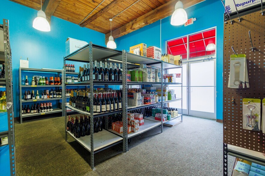 More Photos Of 901-965 Northwest Blvd, Winston-Salem Flex For Lease