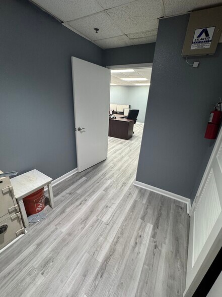 More Photos Of 233 E Bay St, Jacksonville Office For Sale