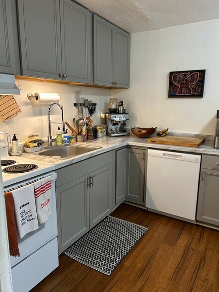 More Photos Of , Saint Petersburg Multifamily For Sale