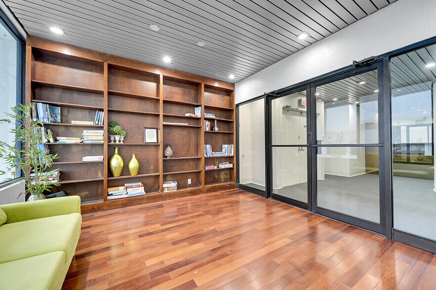 More Photos Of 2328 10th Ave N, Lake Worth Office For Lease
