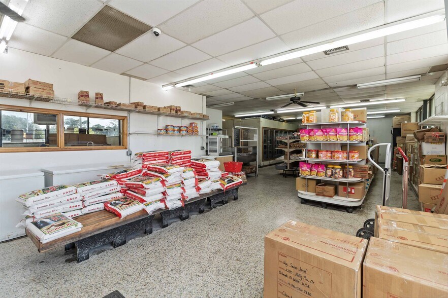 More Photos Of 8431-8433 E Colonial Dr, Orlando Service Station For Sale