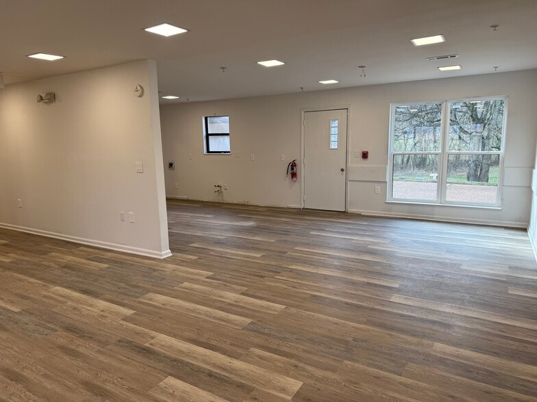 More Photos Of 1428 Rock Springs Rd, Columbia Freestanding For Lease