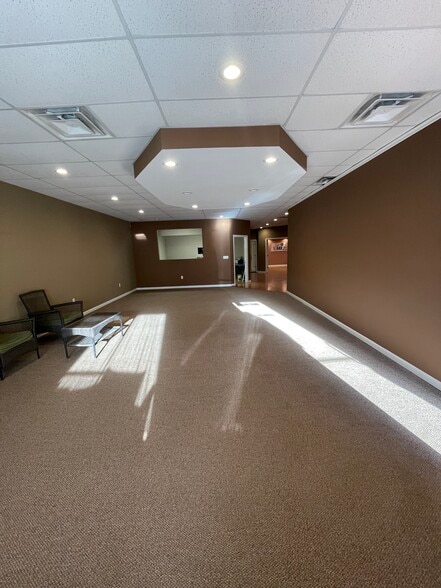 More Photos Of 27 Gary St, Carnegie Light Distribution For Lease