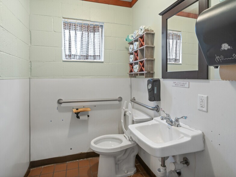 More Photos Of 235 S 7400 E, Huntsville Restaurant For Sale