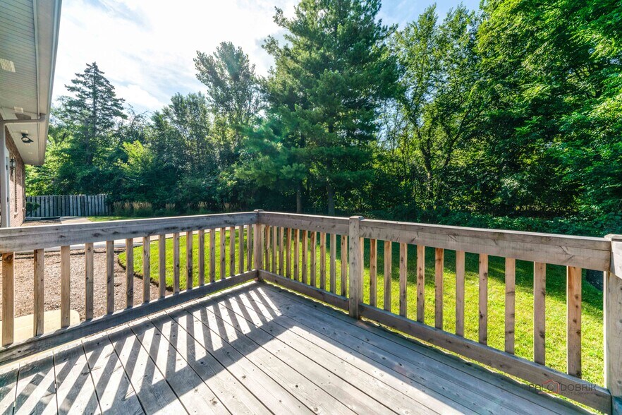 More Photos Of 1017-1019 W Park Ave, Libertyville Medical For Sale