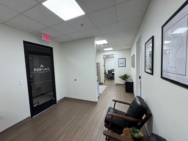 More Photos Of 2800 S Texas Ave, Bryan Office For Lease
