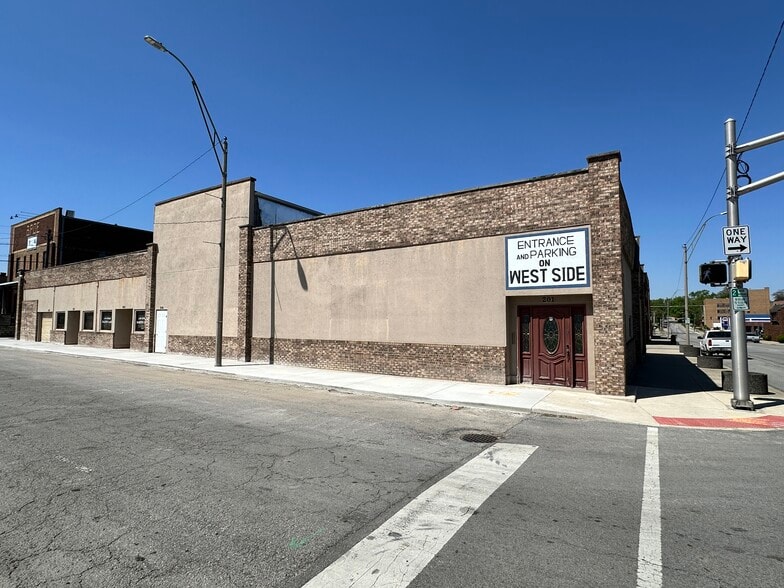 More Photos Of 201 W 3rd St, Marion General Retail For Sale