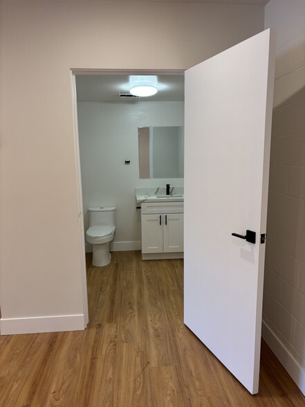 More Photos Of 2810-2832 Canon St, San Diego General Retail For Lease