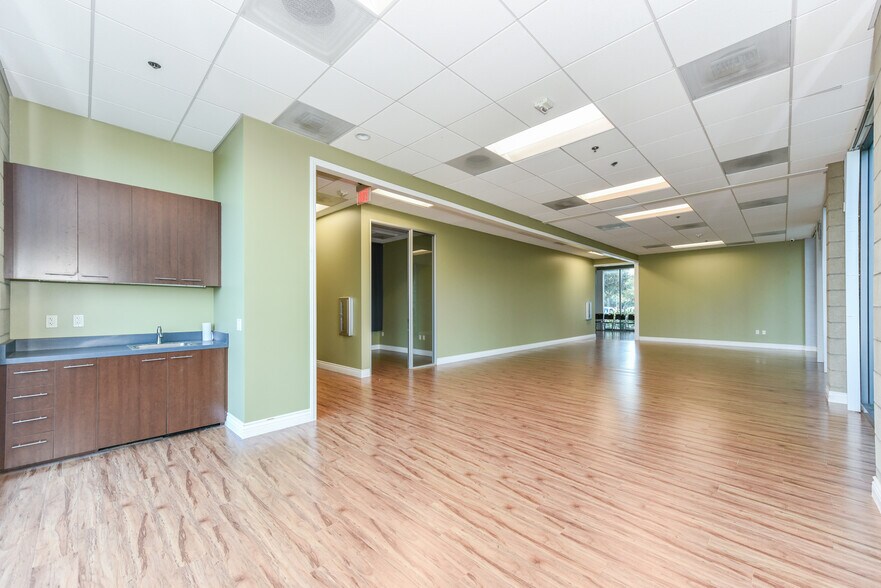 More Photos Of 950 Roosevelt Ave, Irvine Loft Creative Space For Sale