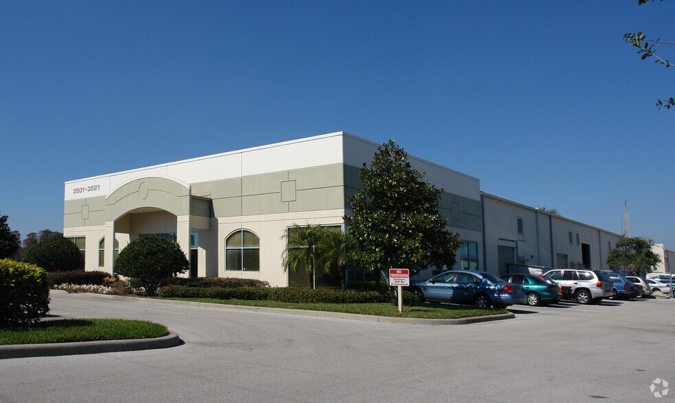 More Photos Of 3501-3521 Parkway Center Ct, Orlando Office For Lease