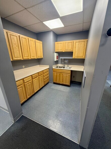 More Photos Of 7800 W College Dr, Palos Heights Office For Lease