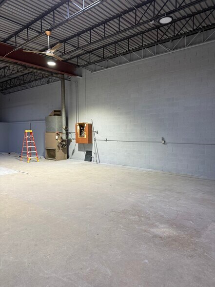 More Photos Of 484-516 Province Rd, Laconia Distribution For Lease