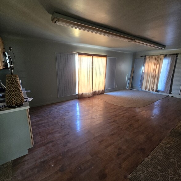 More Photos Of 15709 Bellflower Blvd, Bellflower General Retail For Sale