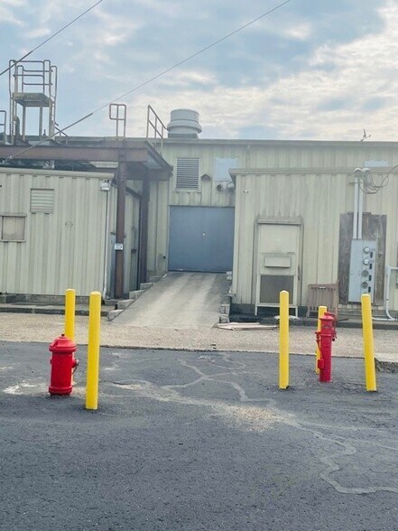 More Photos Of 2501 Millers Ln, Louisville Warehouse For Lease