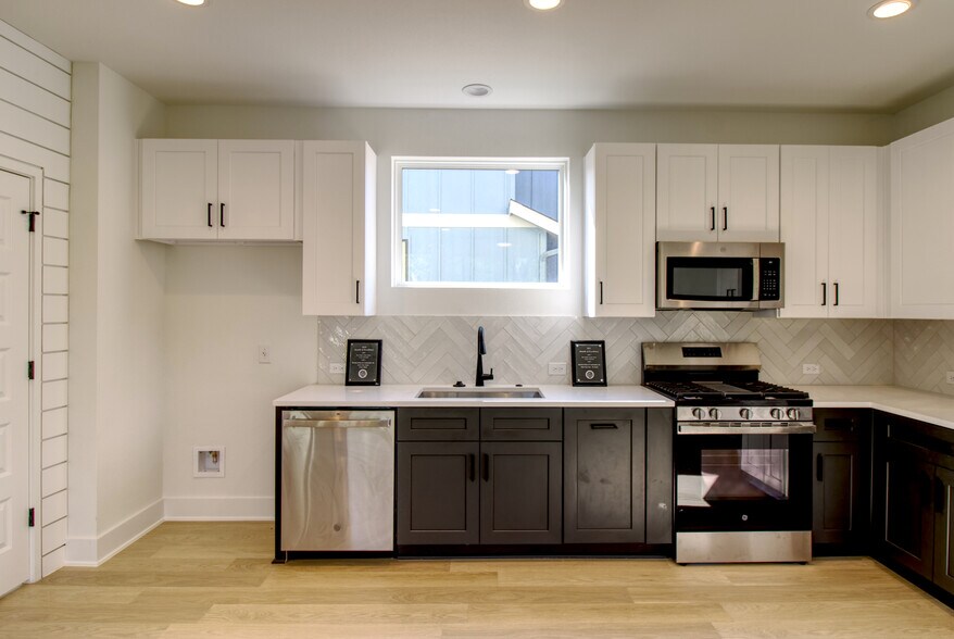 More Photos Of 2608 Bristol Dr, Austin Multifamily For Sale