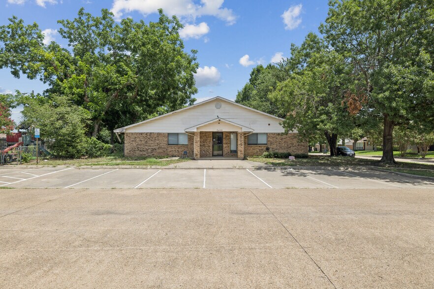 More Photos Of 2418 College Ave, Garland Daycare Center For Lease