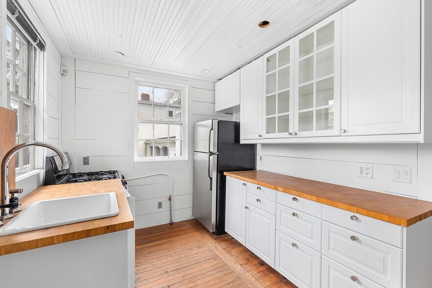 More Photos Of , Sag Harbor General Retail For Sale