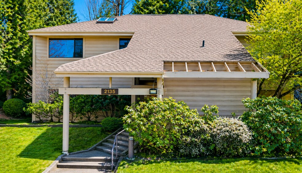 More Photos Of 2135 112th Ave NE, Bellevue Office For Lease