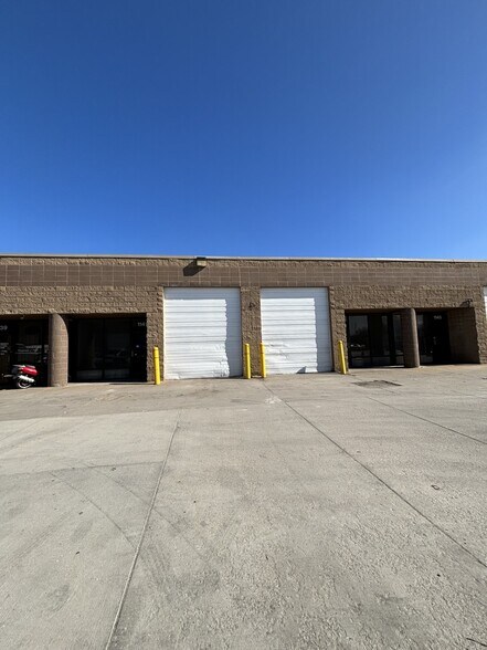 More Photos Of 1125-1147 W Dennis Ave, Olathe Warehouse For Lease