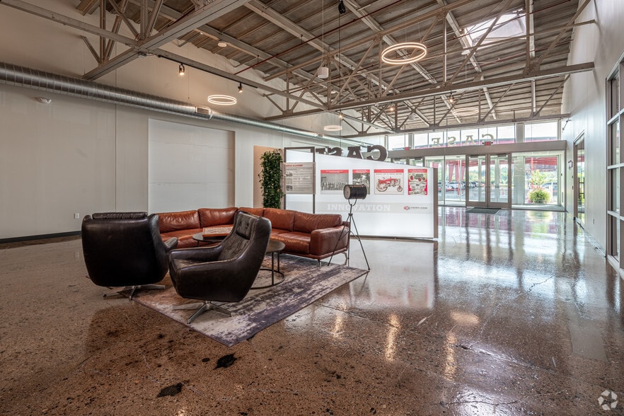 More Photos Of 2550 University Ave W, Saint Paul Unknown For Lease