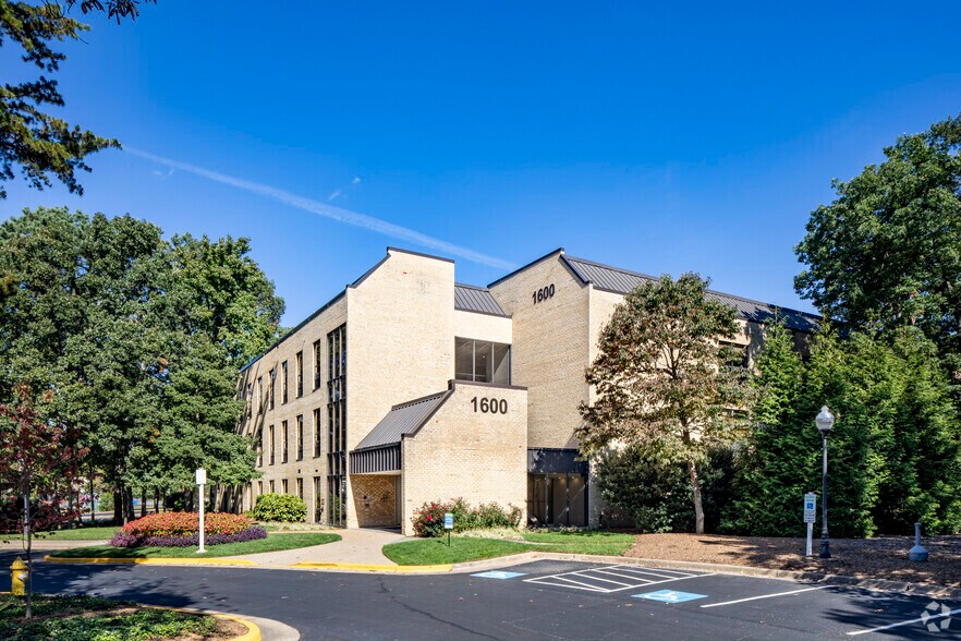 More Photos Of 1900 N Beauregard St, Alexandria Unknown For Sale