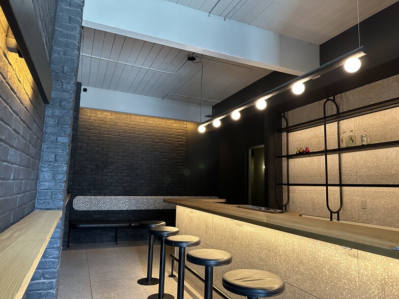 More Photos Of 10544 114th St NW, Edmonton Office For Lease