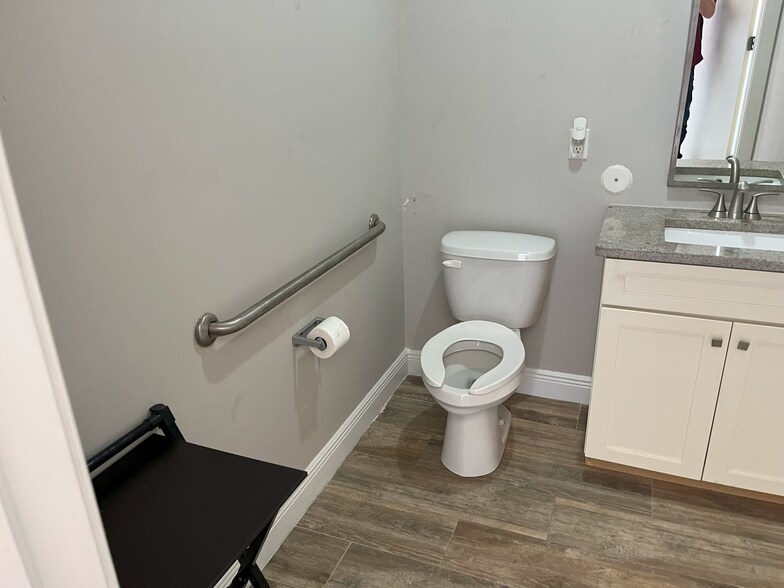 More Photos Of 932 NE 24th Ln, Cape Coral Light Manufacturing For Lease