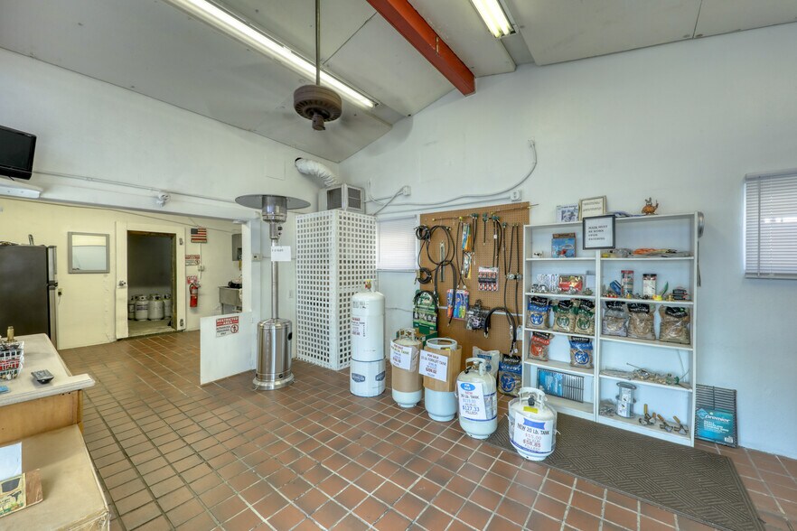 More Photos Of 1400 N Hercules Ave, Clearwater Convenience Store For Sale