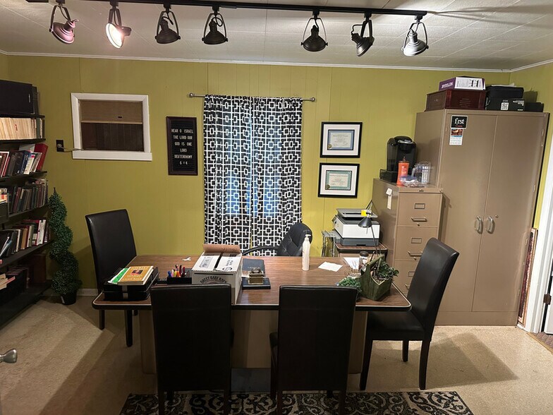 More Photos Of 307 E 6th St, Mound City Specialty For Sale