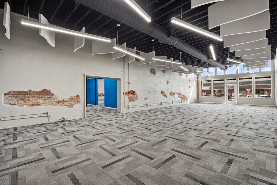 More Photos Of 105 N 4th St, Wills Point Freestanding For Sale