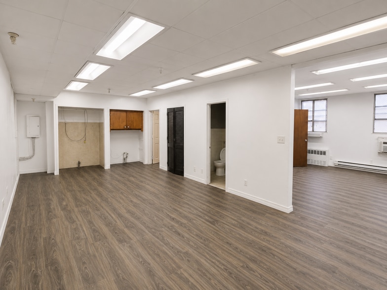 Primary Photo Of 372 Ten Eyck St, Brooklyn Warehouse For Lease