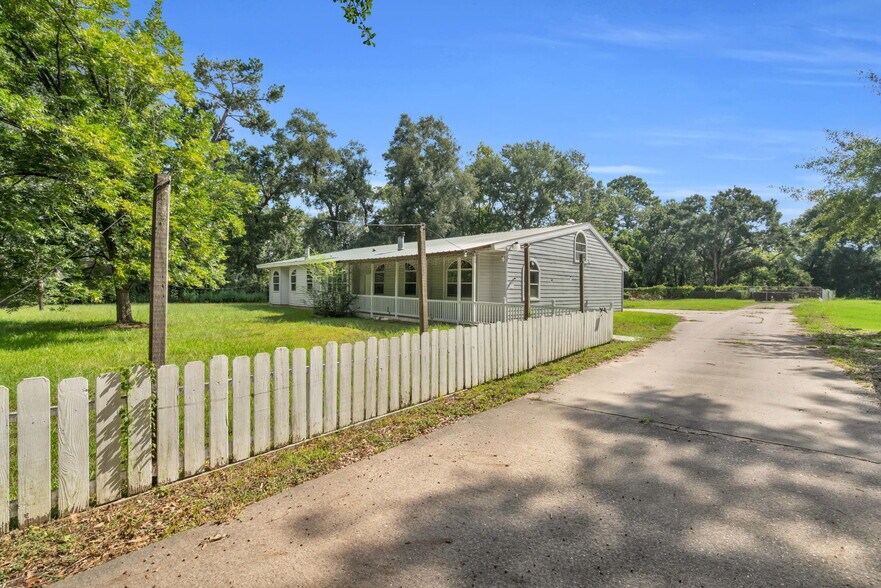 More Photos Of 22830 Fritz Ln, Spring Office Residential For Lease