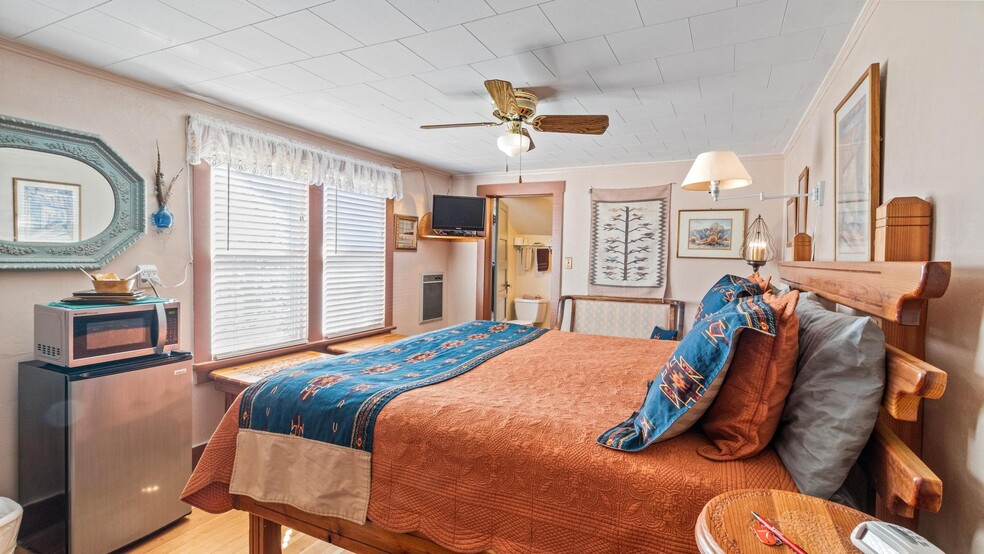 More Photos Of 295 N Main St, Glendale Hospitality For Sale