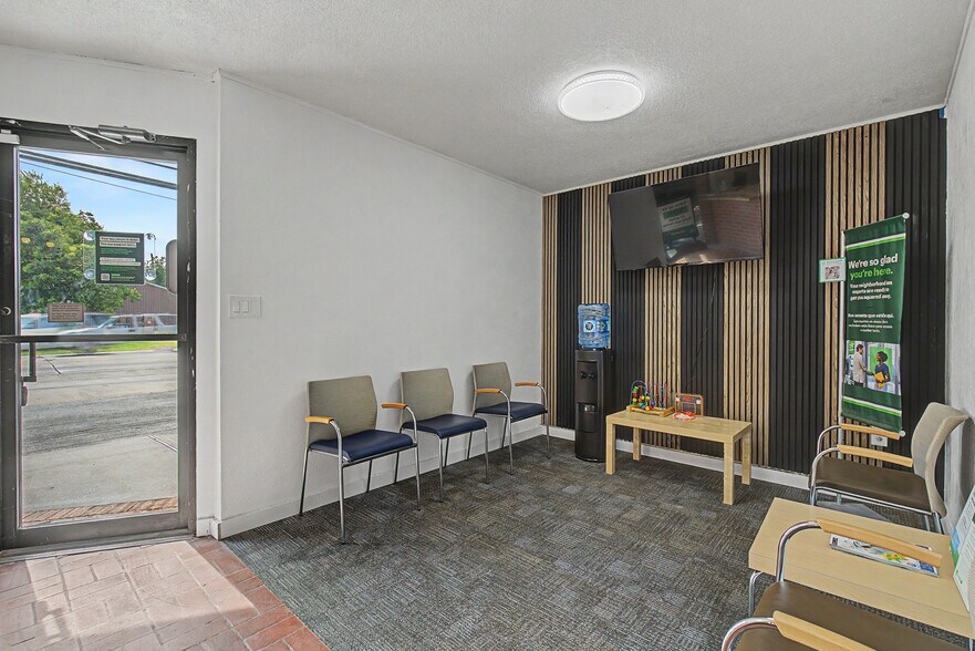 More Photos Of 1614 Holland St, Houston Office For Sale