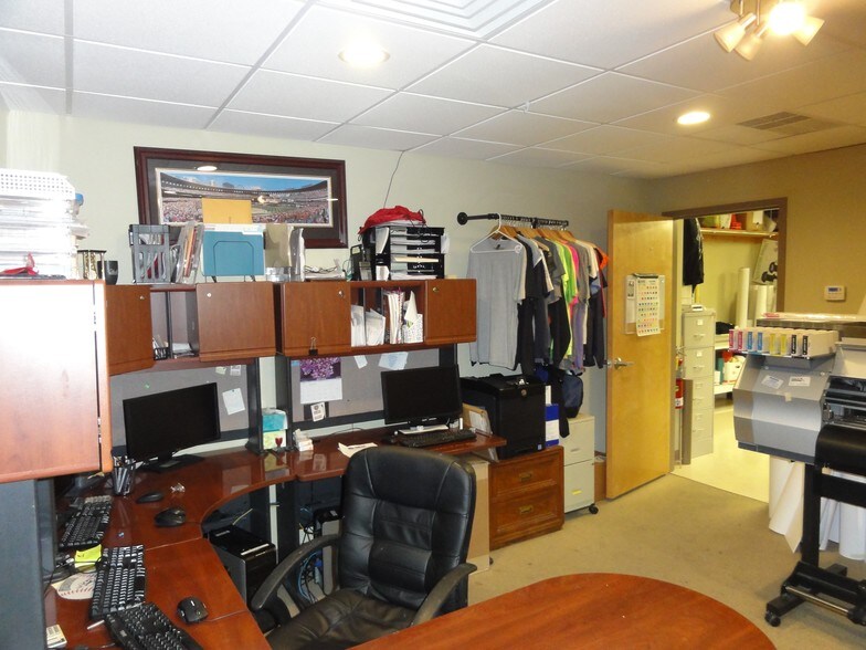 More Photos Of 871 S Arbor Vitae, Edwardsville General Retail For Lease