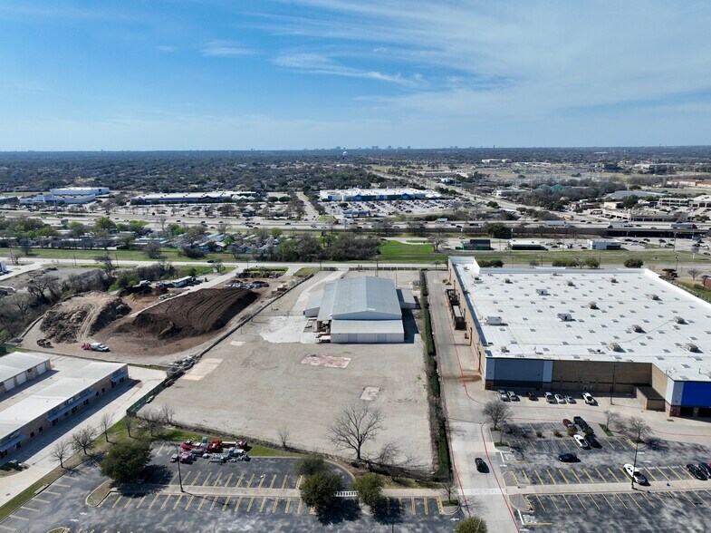 More Photos Of 6000 Split Trail Rd, Plano Warehouse For Lease