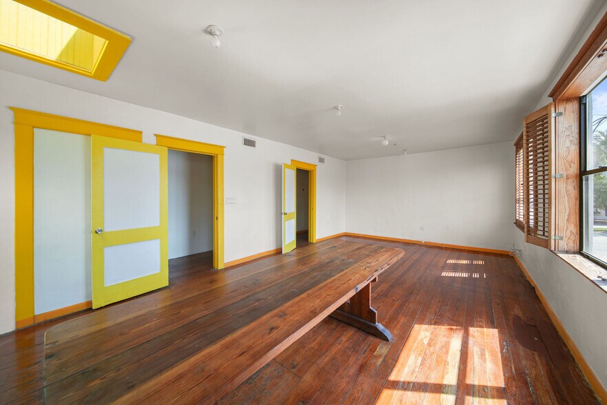 More Photos Of 819 5th St, Miami Beach Freestanding For Sale