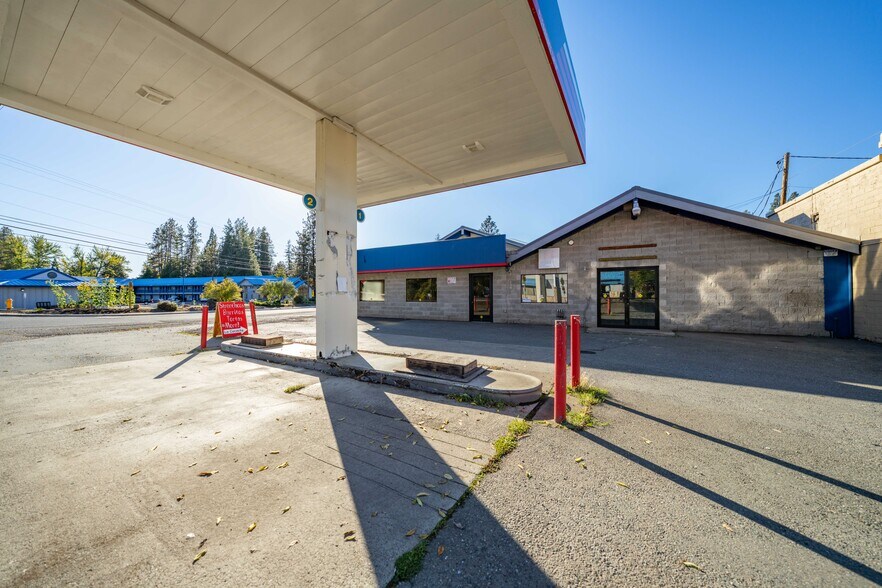More Photos Of 21823 Highway 62, Shady Cove Storefront For Lease