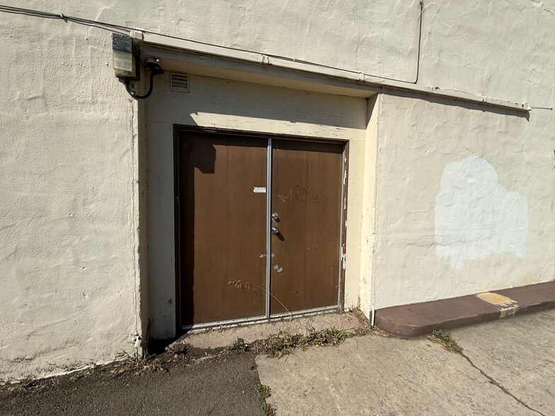 More Photos Of 1332 9th St, Modesto Warehouse For Sale