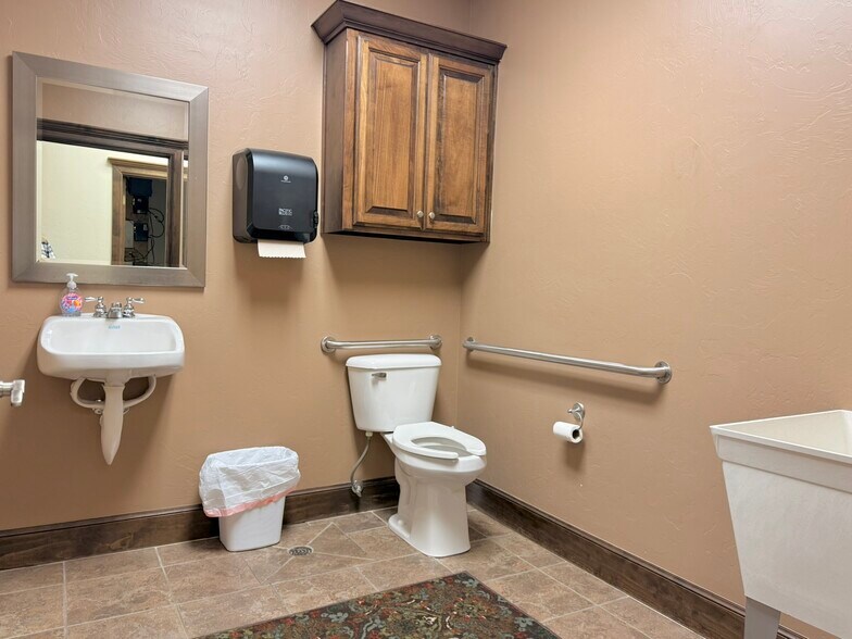 More Photos Of 3560-3564 Macdonnell Dr, Norman Light Distribution For Lease