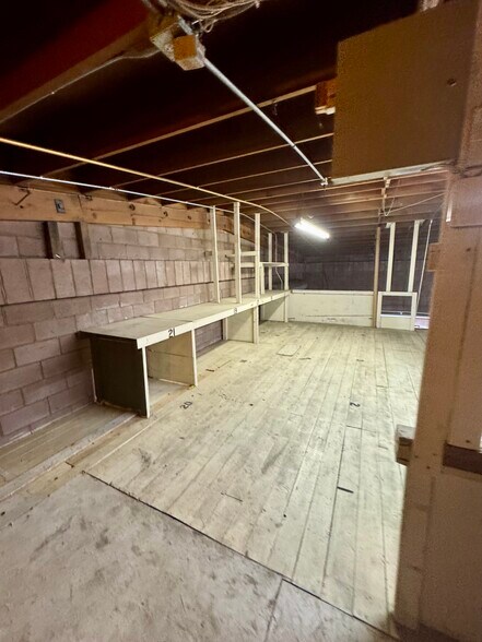 More Photos Of 3226 Franklin Ave, Riverside Manufacturing For Lease