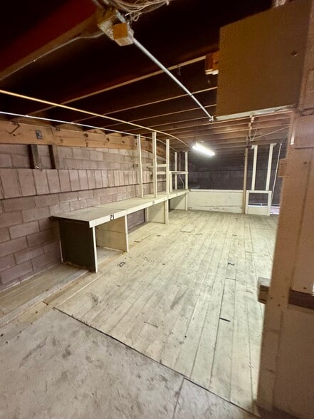 More Photos Of 3226 Franklin Ave, Riverside Manufacturing For Sale