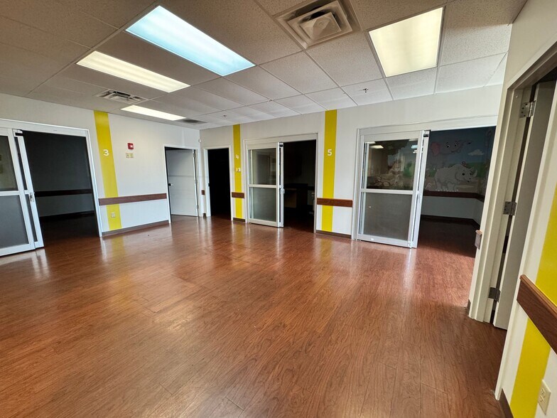 More Photos Of 1215 Dunn Ave, Jacksonville Medical For Lease