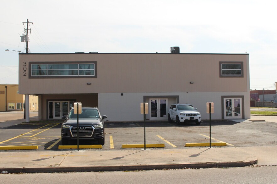 More Photos Of 302 W Defee Ave, Baytown Specialty For Sale